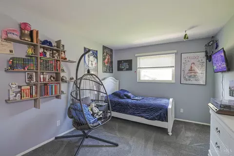 Bedroom - 5860 Timely Ter, Cincinnati, OH 45233 photo 7 of 9