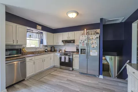Kitchen - 5860 Timely Ter, Cincinnati, OH 45233 photo 2 of 2