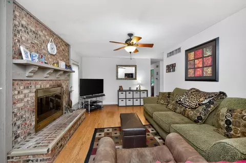 Living - 8839 Pollard Pl, Maineville, OH 45039 photo 3 of 4