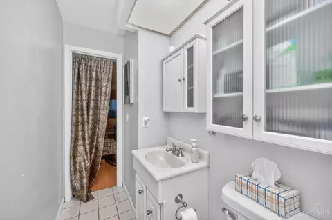 Bath - 8839 Pollard Pl, Maineville, OH 45039 photo 3 of 6