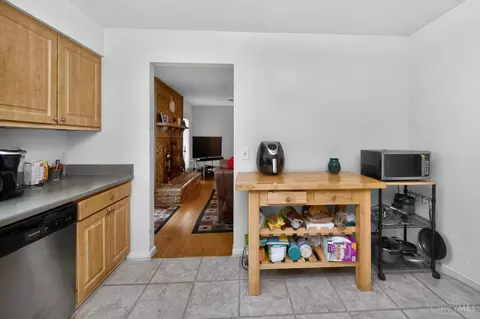 Kitchen - 8839 Pollard Pl, Maineville, OH 45039 photo 3 of 3