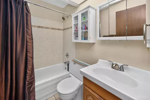 Bath - 8839 Pollard Pl, Maineville, OH 45039 photo 5 of 6