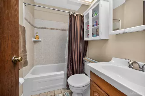 Bath - 8839 Pollard Pl, Maineville, OH 45039 photo 6 of 6
