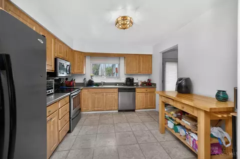 Kitchen - 8839 Pollard Pl, Maineville, OH 45039 photo 2 of 3