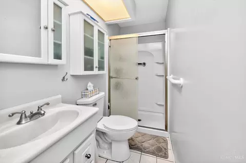 Bath - 8839 Pollard Pl, Maineville, OH 45039 photo 2 of 6