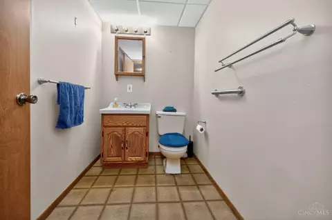 Bath - 8839 Pollard Pl, Maineville, OH 45039 photo 4 of 6