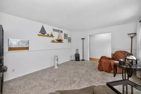 Living - 8839 Pollard Pl, Maineville, OH 45039 photo 2 of 4