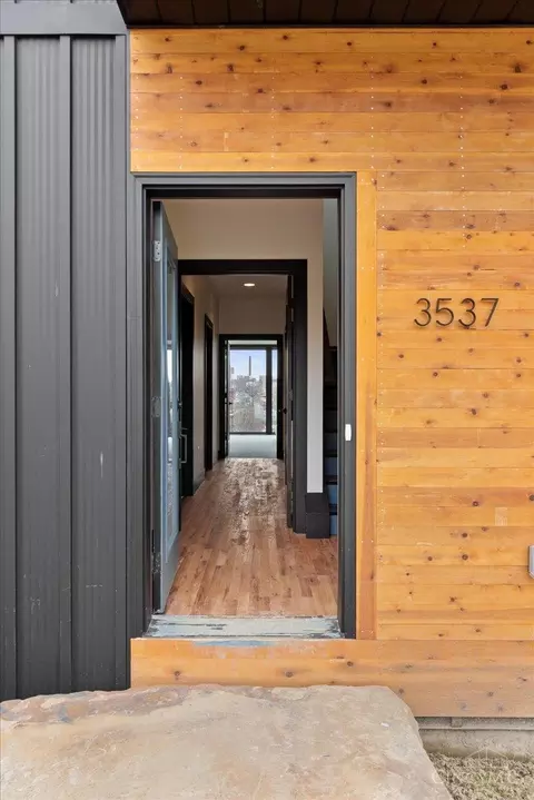 Entry Way - 3533 Eden Ave, Cincinnati, OH 45229 photo 1 of 2
