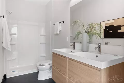 Bath - 3533 Eden Ave, Cincinnati, OH 45229 photo 1 of 6