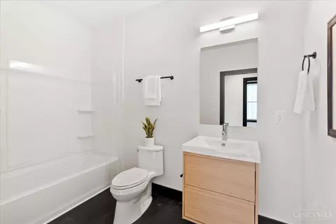 Bath - 3533 Eden Ave, Cincinnati, OH 45229 photo 5 of 6