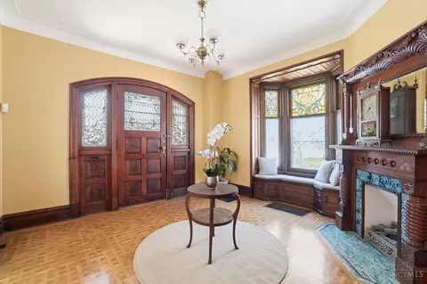 Entry Way - 2944 Fairfield Ave, Cincinnati, OH 45206 photo 1 of 3