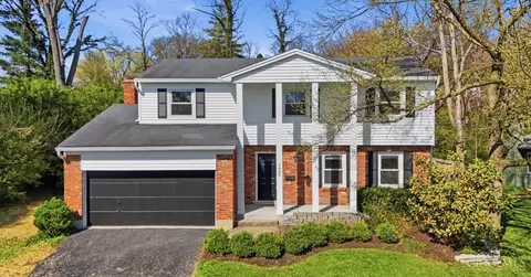 1405 Holman View Dr, Wyoming, OH 45215