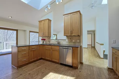 Kitchen - 9306 Bluewing Ter, Blue Ash, OH 45236 photo 5 of 6