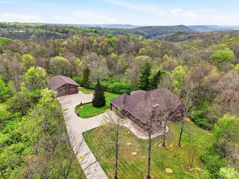 5739 Squirrelsnest Ln, Cincinnati, OH 45252