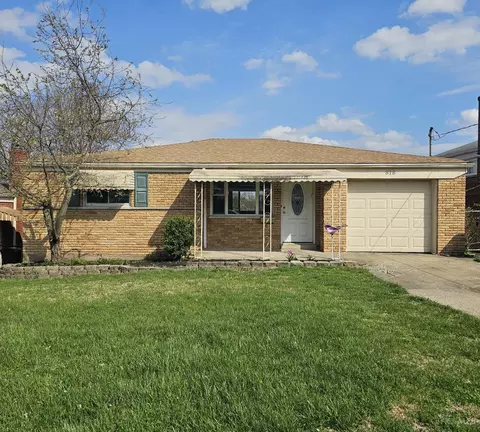 818 Woodyhill Dr, Cincinnati, OH 45238