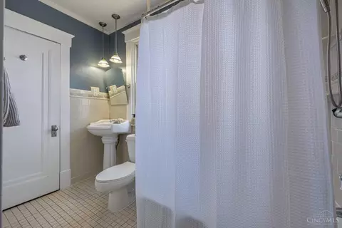 Bath - 3736 Herbert Ave, Cheviot, OH 45211 photo 2 of 4