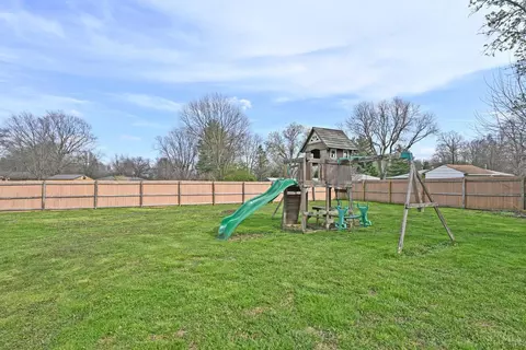Exterior - 747 Jarole Dr, Cincinnati, OH 45245 photo 8 of 10