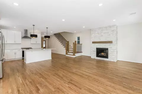 Living - 6845 E Fork Rd, Cincinnati, OH 45227 photo 7 of 10