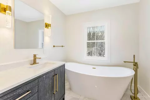 Bath - 6845 E Fork Rd, Cincinnati, OH 45227 photo 3 of 6