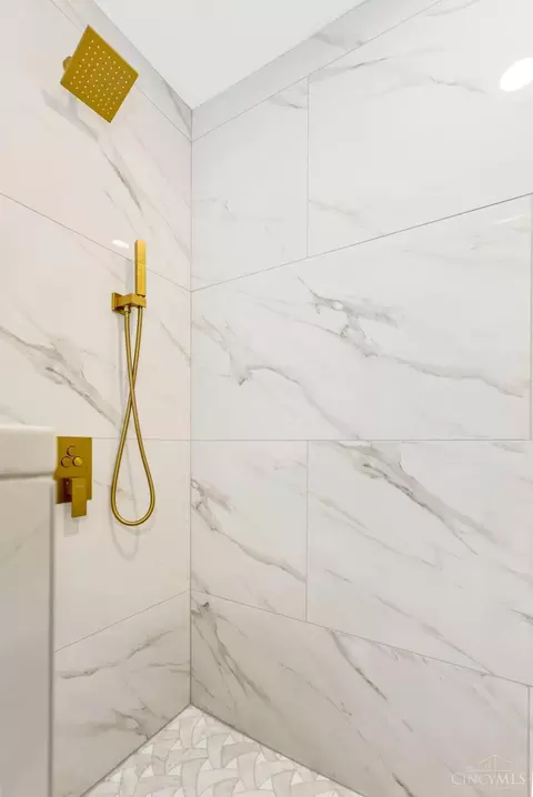 Bath - 6845 E Fork Rd, Cincinnati, OH 45227 photo 4 of 6