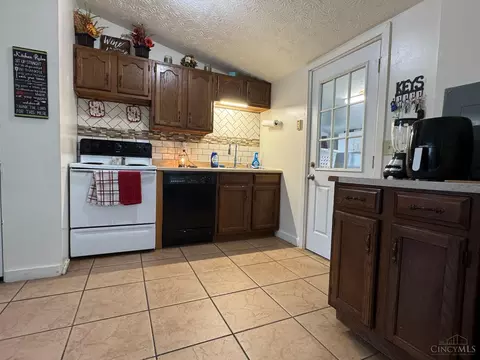 Kitchen - 196 Orchard Cir, Blanchester, OH 45107 photo 2 of 2