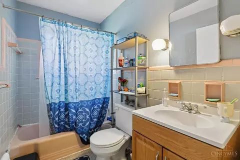 Bath - 1153 Omena Pl, Cincinnati, OH 45238 photo 1 of 1