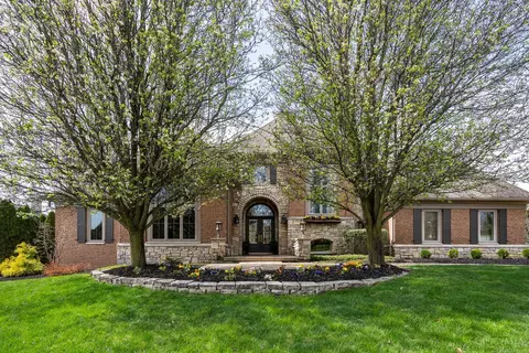 8839 Bayside Ct, Mason, OH 45040