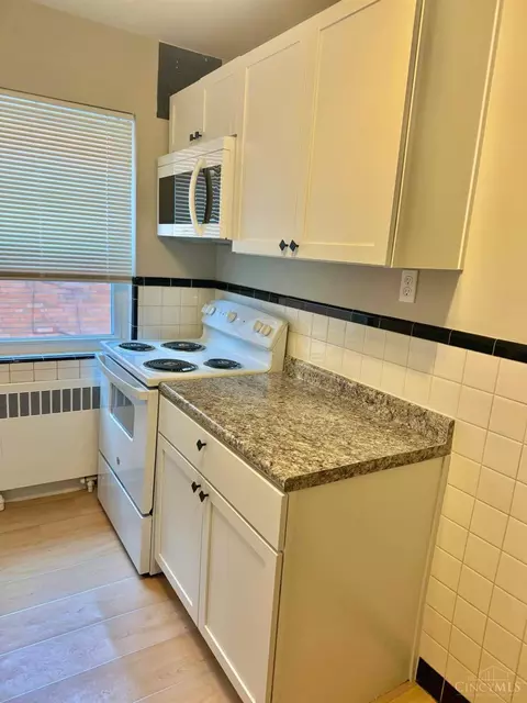 Kitchen - 4843 Reading Rd, Cincinnati, OH 45237 photo 1 of 9