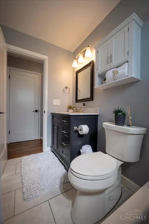 Bath - 3745 Nightingale Dr, Fairfax, OH 45227 photo 2 of 5