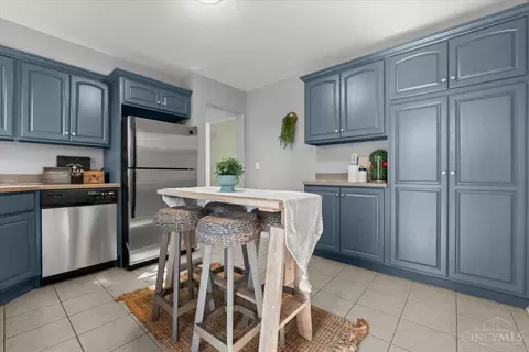 Kitchen - 3745 Nightingale Dr, Fairfax, OH 45227 photo 2 of 3