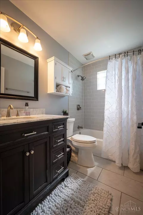 Bath - 3745 Nightingale Dr, Fairfax, OH 45227 photo 3 of 5