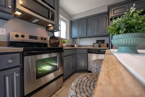 Kitchen - 3745 Nightingale Dr, Fairfax, OH 45227 photo 3 of 3