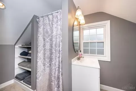 Bath - 6848 Somerset Dr, Cincinnati, OH 45224 photo 4 of 5