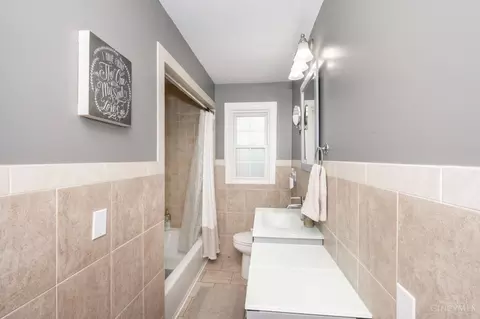 Bath - 6848 Somerset Dr, Cincinnati, OH 45224 photo 3 of 5