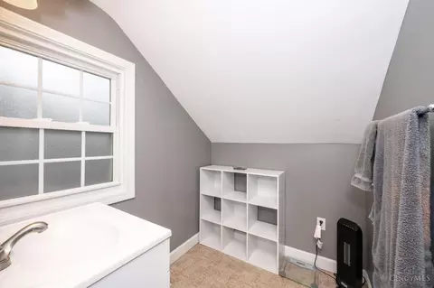 Bath - 6848 Somerset Dr, Cincinnati, OH 45224 photo 5 of 5