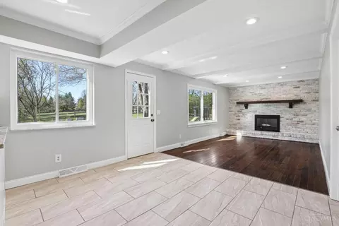 Living - 1577 Silverglade Ct, Cincinnati, OH 45240 photo 3 of 3
