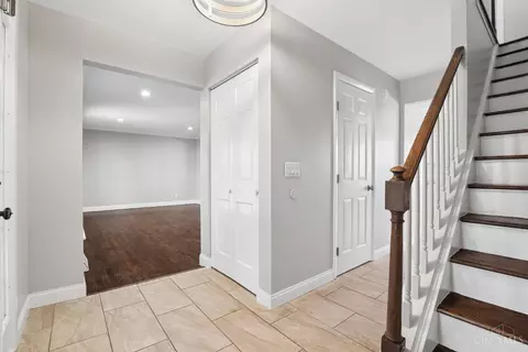 Entry Way - 1577 Silverglade Ct, Cincinnati, OH 45240 photo 1 of 3