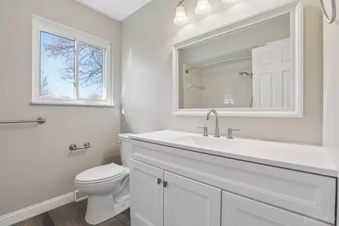 Bath - 1577 Silverglade Ct, Cincinnati, OH 45240 photo 2 of 4