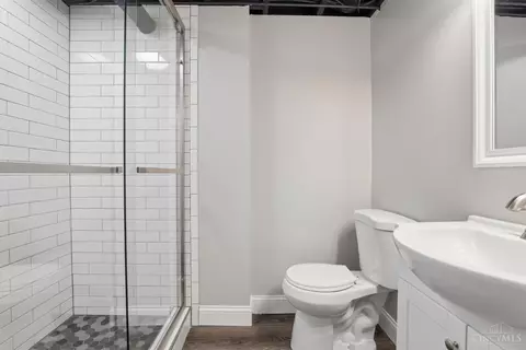 Bath - 1577 Silverglade Ct, Cincinnati, OH 45240 photo 3 of 4