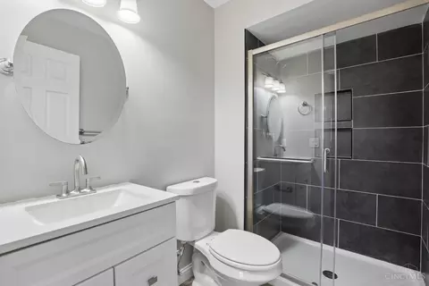 Bath - 1577 Silverglade Ct, Cincinnati, OH 45240 photo 1 of 4