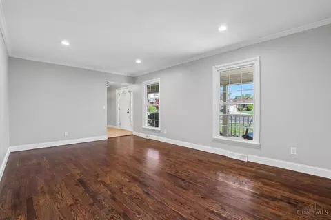 Living - 1577 Silverglade Ct, Cincinnati, OH 45240 photo 2 of 3