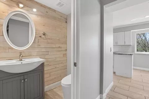 Entry Way - 1577 Silverglade Ct, Cincinnati, OH 45240 photo 3 of 3