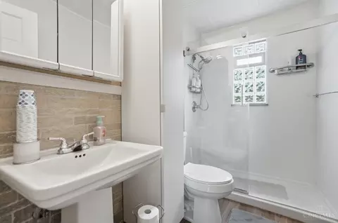 Bath - 116 Pike St, Reading, OH 45215 photo 5 of 6