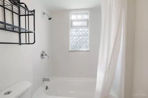Bath - 116 Pike St, Reading, OH 45215 photo 2 of 6
