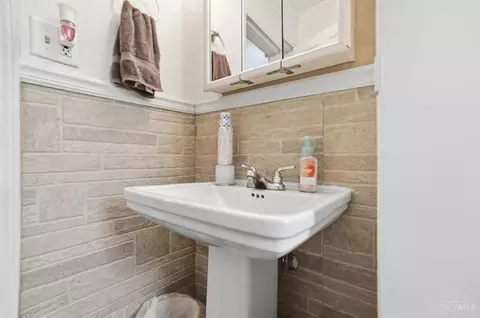 Bath - 116 Pike St, Reading, OH 45215 photo 6 of 6