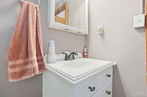 Bath - 116 Pike St, Reading, OH 45215 photo 4 of 6