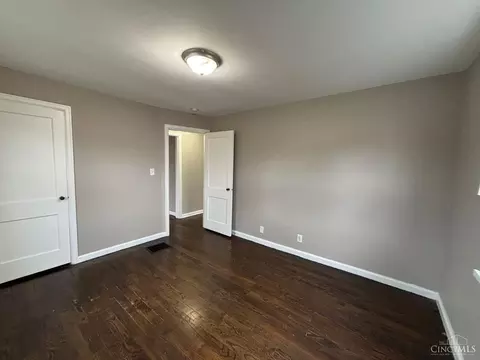 Bedroom - 337 Dorothy Ln, Kettering, OH 45419 photo 2 of 3