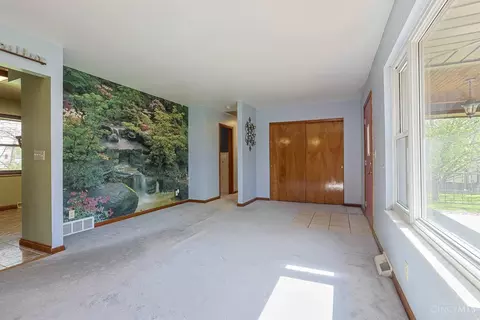 Living - 8969 Harrison Pike, Cleves, OH 45002 photo 2 of 4