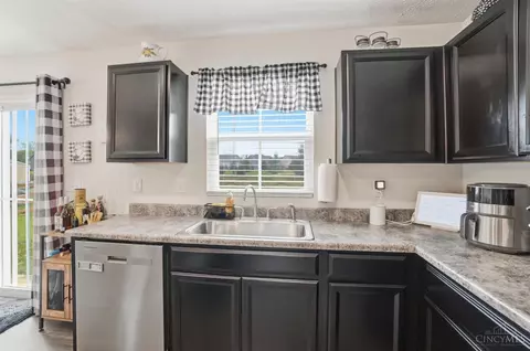 Kitchen - 1474 Deters Dr, Harrison, OH 45030 photo 4 of 5