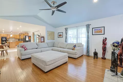 Living - 9275 Whitebirch Dr, Cincinnati, OH 45231 photo 2 of 3